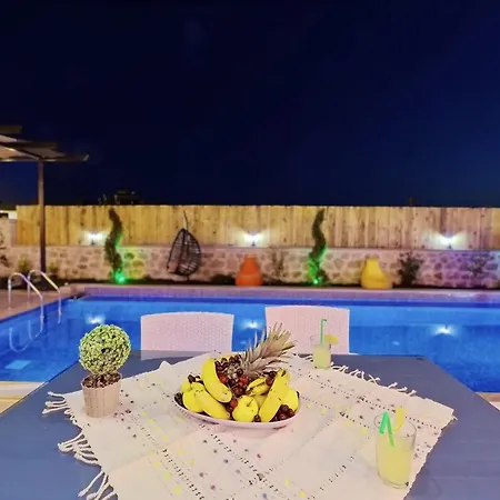 Zeytun- Kalkan'da 2 Yatak Odali Muhafazakar Villa Fethiye