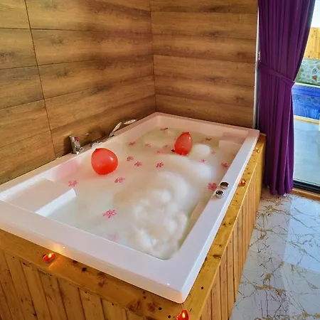 Zeytun- Kalkan'da 2 Yatak Odali Muhafazakar Villa *