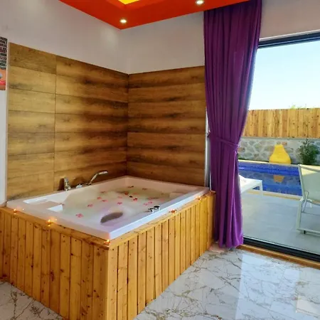 Zeytun- Kalkan'da 2 Yatak Odali Muhafazakar Villa Fethiye
